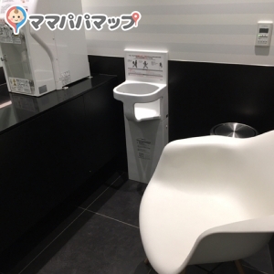 成田空港第２ターミナル本館－サテライト連絡通路ギャラリーTOTO内(3F)の授乳室・オムツ替え台情報 画像1