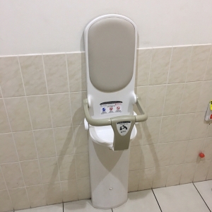 クスリのアオキ　岐阜県庁南店のオムツ替え台情報 画像1