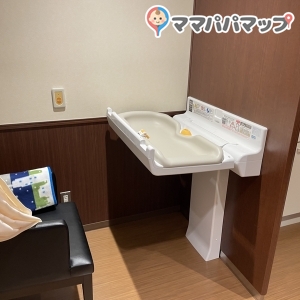 福島スバル自動車(株) 本社・郡山店の授乳室・おむつ替え台の写真(2枚目)