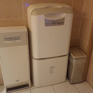 京都高島屋(7F 多目的トイレ)のオムツ替え台情報 画像3