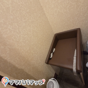 ロイヤルチェスター福岡(1F)の授乳室・おむつ替え台の写真(1枚目)