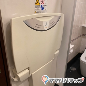 サイゼリヤ川口江戸店(1F)のオムツ替え台情報 画像3