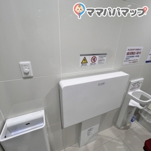サツドラ沖縄国際通り店(1F)の授乳室・おむつ替え台の写真(1枚目)