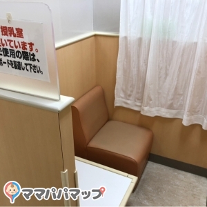 イオン赤穂店(2階 赤ちゃん休憩室)の授乳室・おむつ替え台の写真(2枚目)