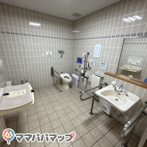 フジグラン北島の授乳室・オムツ替え台情報 画像2