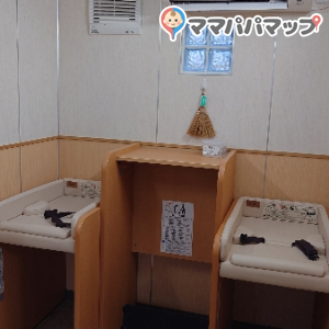 新宿中央公園　ちびっこ休憩室(1F)の授乳室・オムツ替え台情報 画像1