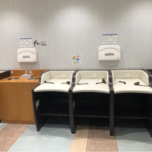 綺麗なオムツ替え台です