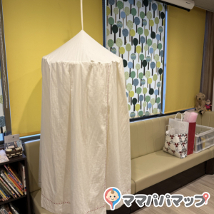 授乳室はどこですか？と店員さんに伺うとテントのようなカーテンを設置してくれました