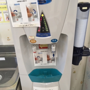 ミルク用のお湯と水がでます