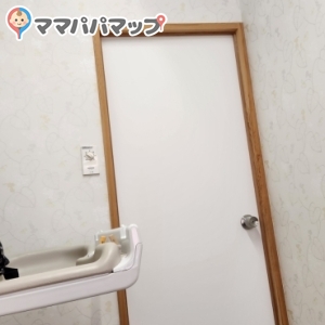 姫路市立動物園(はく製展示室横の一角)の授乳室・オムツ替え台情報 画像1