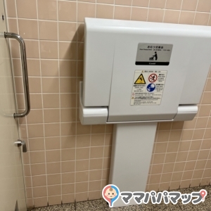 ケーズデンキ　山形本店(1F)の授乳室・おむつ替え台の写真(1枚目)