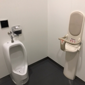 図書館交流プラザ・りぶら 乳幼児室(2F)の授乳室・おむつ替え台の写真(5枚目)