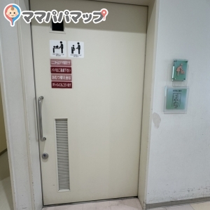 一見、多目的トイレかと