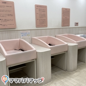 おむつ台3つありました。