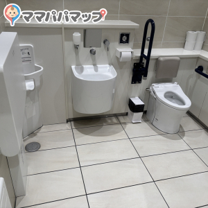 とやマルシェ(1F)の授乳室・おむつ替え台の写真(1枚目)