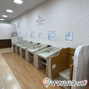 キッズリパブリック草津店(3F)の授乳室・おむつ替え台の写真(1枚目)