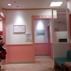 阪急神戸店(5階ベビールーム)の授乳室・オムツ替え台情報 画像19