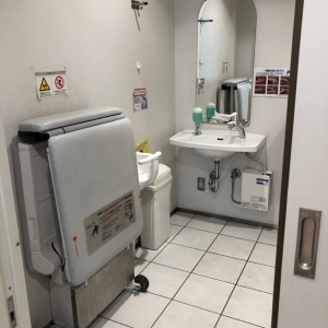 サウスピア(1F 誰でもトイレ)のオムツ替え台情報 画像1