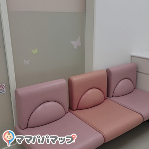 名古屋第一赤十字病院(3Fの小児科前 ・  ﾊﾞｰｽｾﾝﾀｰ)の授乳室・オムツ替え台情報 画像2