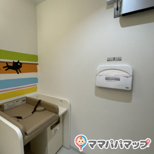 ららぽーと堺(2F メイン立体駐車場連絡口横)の授乳室・おむつ替え台の写真(9枚目)