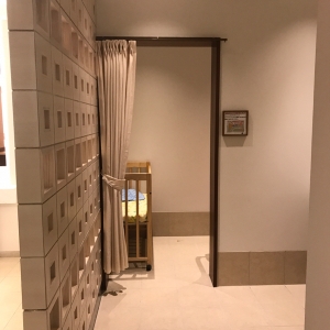 女性トイレに入ってすぐ、ベビー用のスペースがあります