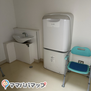 夢の島総合運動場管理事務所(1F)の授乳室・おむつ替え台の写真(1枚目)