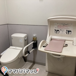 カインズホーム甲西店(1F)の授乳室・おむつ替え台の写真(1枚目)