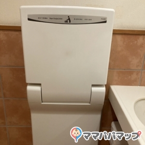 コメダ珈琲店 府中白糸台店(1F)のオムツ替え台情報 画像2