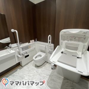 オートバックス ひたち野うしく店の授乳室・おむつ替え台の写真(1枚目)