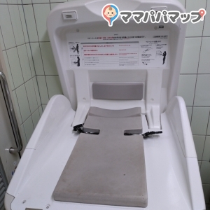 西明石駅東出口トイレ(2F)のオムツ替え台情報 画像1