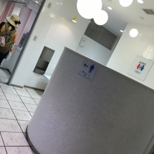 授乳室手前に子供用トイレあります