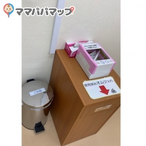 ベビールーム内。オムツ捨てられます。