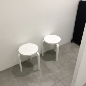 授乳用イス。簡易的なものが2つです。