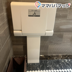 ベンジャミンステーキハウス六本木(B1)のオムツ替え台情報 画像1