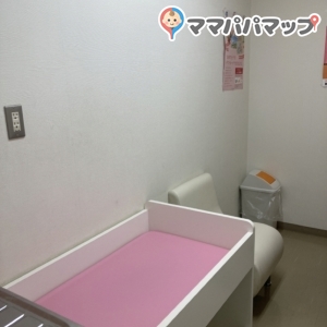 西松屋 フレスポ赤穂店の授乳室・おむつ替え台の写真(2枚目)