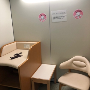 豊中市役所 第二庁舎(2F)の授乳室・おむつ替え台の写真(1枚目)