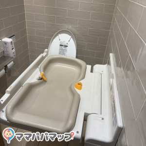近くにおむつ替えできるところがないので助かりました！