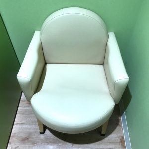 授乳室の椅子