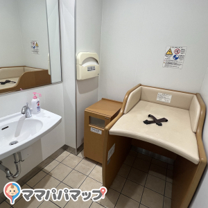 高知空港（高知龍馬空港）2階 保安検査場内(2F)のオムツ替え台情報 画像1