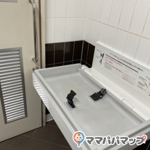 株式会社マツヤスーパー　山科三条店(2F)のオムツ替え台情報 画像2