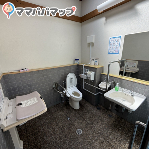 国営明石海峡公園（北西側）のオムツ替え台情報 画像1