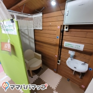 新宿中央公園　赤ちゃん休憩室の授乳室・おむつ替え台の写真(3枚目)