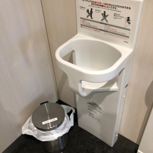 多目的トイレ内ベビーチェア