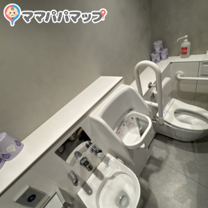 koe donuts kyoto コエ・ドーナツ京都(1F)のオムツ替え台情報 画像1