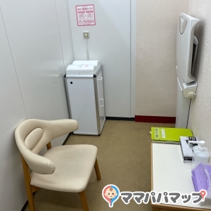 京都駅前地下街ポルタ(北側の案内所内　赤ちゃん休憩所)の授乳室・オムツ替え台情報 画像5