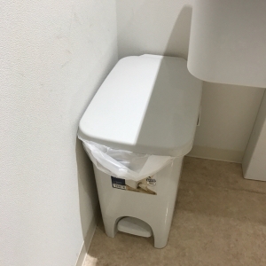 おむつ用のゴミ箱があります。