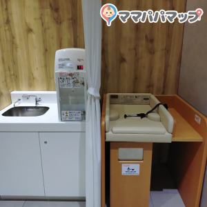 調乳スペース＆おむつ交換台