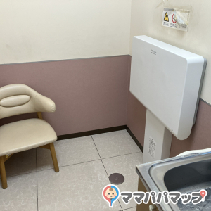 バースデイ港川店(2F)の授乳室・オムツ替え台情報 画像1