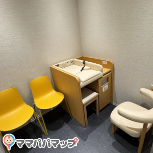オーバード・ホール／中ホール(1F)の授乳室・オムツ替え台情報 画像1