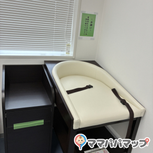 授乳室内のオムツ交換台